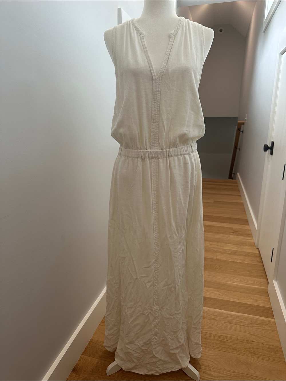 Splendid Cream Sleeveless V-Neck Maxi Dress